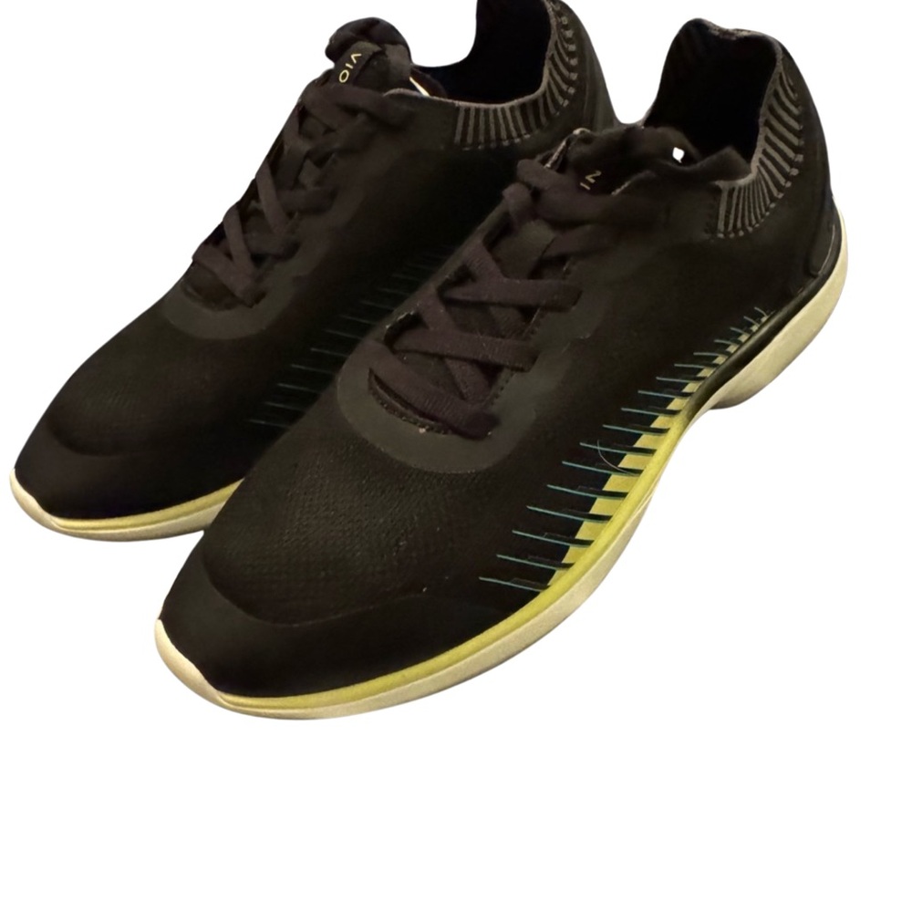 New in box Vionic Embolden Knit Sneakers NIB